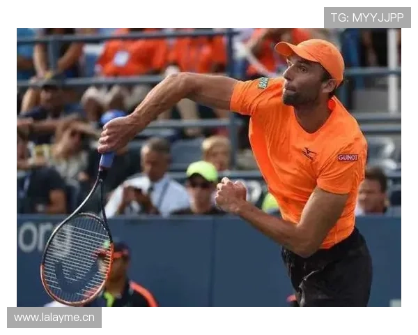 刷到费德勒早餐照——那排银器比我整个房子值，心态直接崩